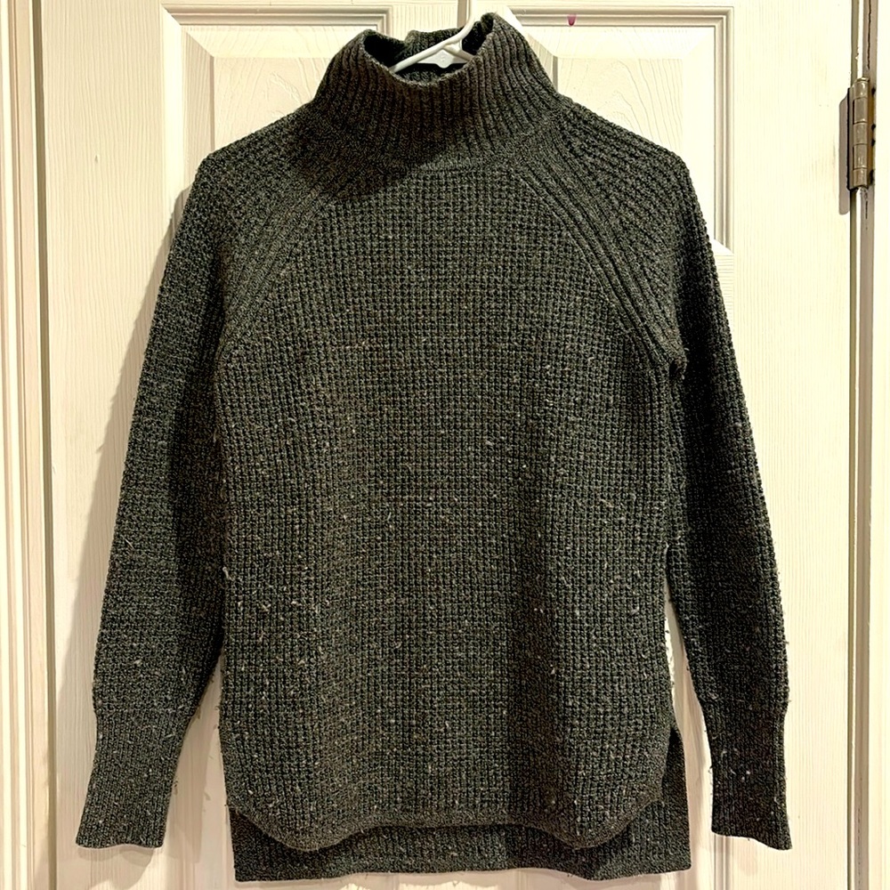 Banana Republic Heavyweight Gray Waffleweave Sweater